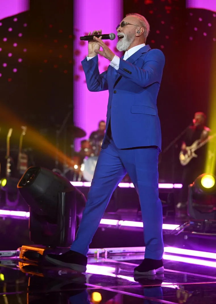 Cijela Arena podivljala je kad se pojavila Ivana Banfić, skoro je i Dino Merlin ostao bez teksta: Legenda je blistala