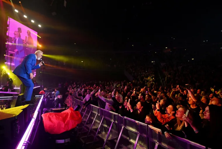 Cijela Arena podivljala je kad se pojavila Ivana Banfić, skoro je i Dino Merlin ostao bez teksta: Legenda je blistala