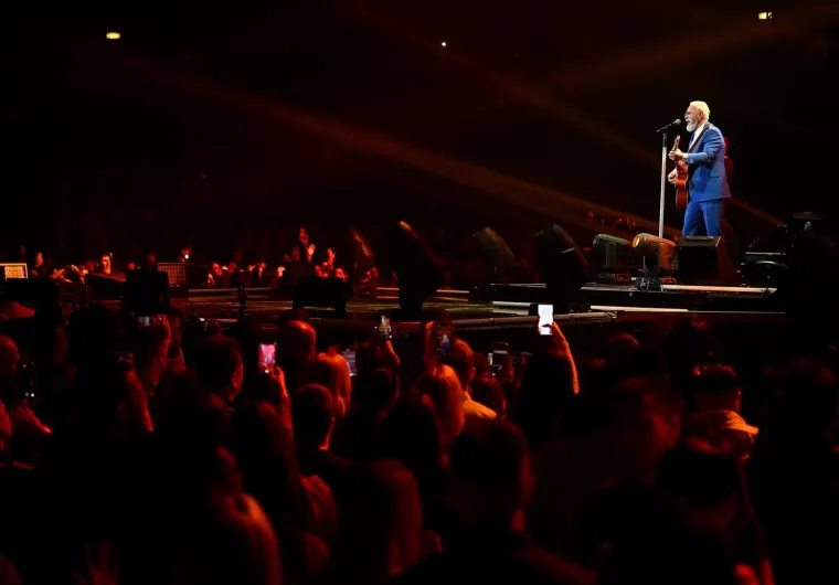 Cijela Arena podivljala je kad se pojavila Ivana Banfić, skoro je i Dino Merlin ostao bez teksta: Legenda je blistala