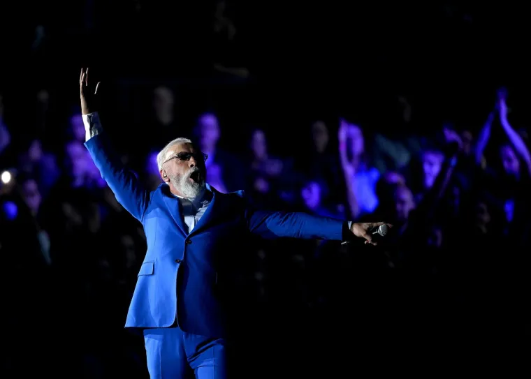 Cijela Arena podivljala je kad se pojavila Ivana Banfić, skoro je i Dino Merlin ostao bez teksta: Legenda je blistala