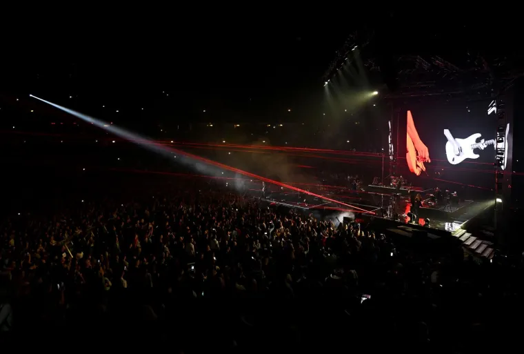 Cijela Arena podivljala je kad se pojavila Ivana Banfić, skoro je i Dino Merlin ostao bez teksta: Legenda je blistala