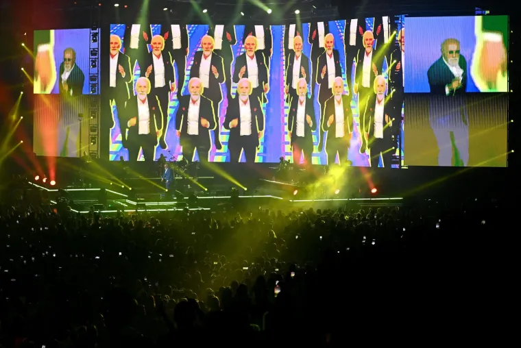 Cijela Arena podivljala je kad se pojavila Ivana Banfić, skoro je i Dino Merlin ostao bez teksta: Legenda je blistala