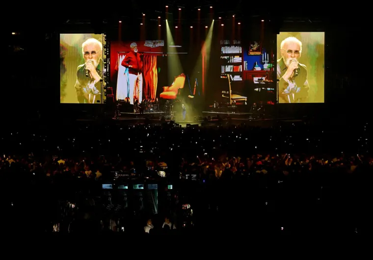 Cijela Arena podivljala je kad se pojavila Ivana Banfić, skoro je i Dino Merlin ostao bez teksta: Legenda je blistala