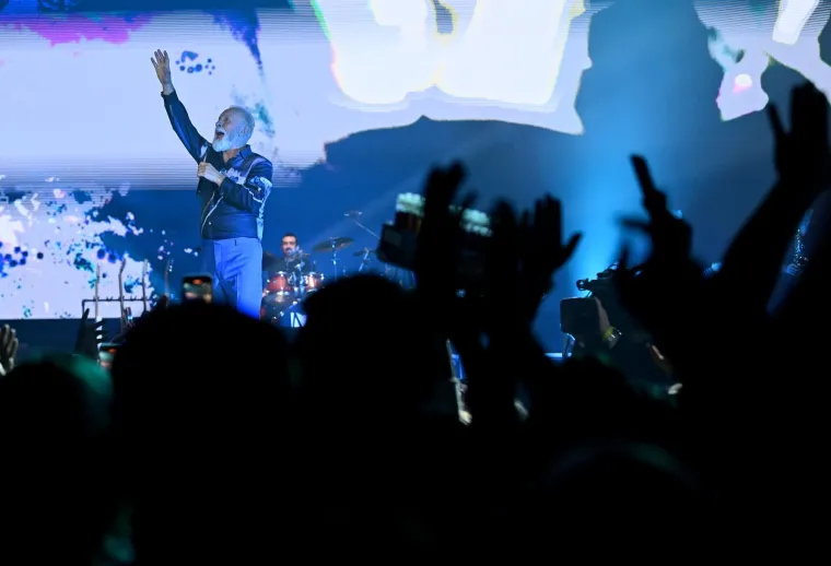 Cijela Arena podivljala je kad se pojavila Ivana Banfić, skoro je i Dino Merlin ostao bez teksta: Legenda je blistala