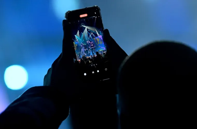 Cijela Arena podivljala je kad se pojavila Ivana Banfić, skoro je i Dino Merlin ostao bez teksta: Legenda je blistala