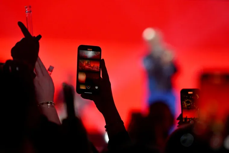 Cijela Arena podivljala je kad se pojavila Ivana Banfić, skoro je i Dino Merlin ostao bez teksta: Legenda je blistala