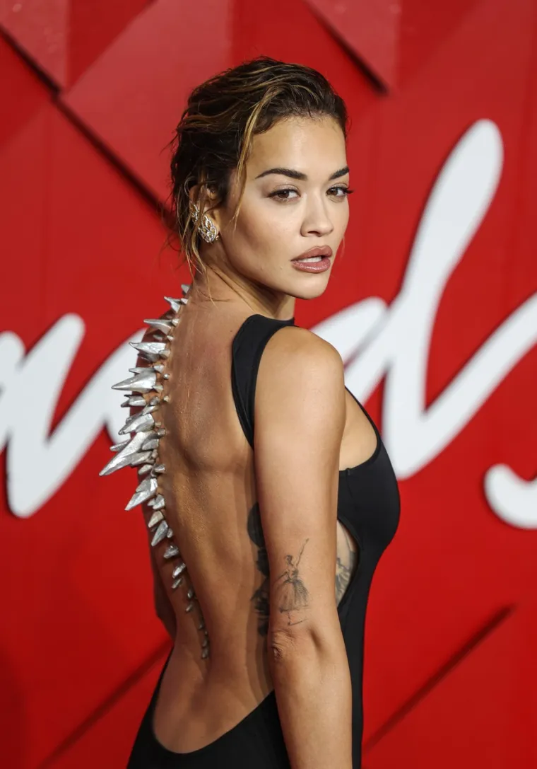 Rita Ora na dodjeli nagrade Fashion Awards 2023.