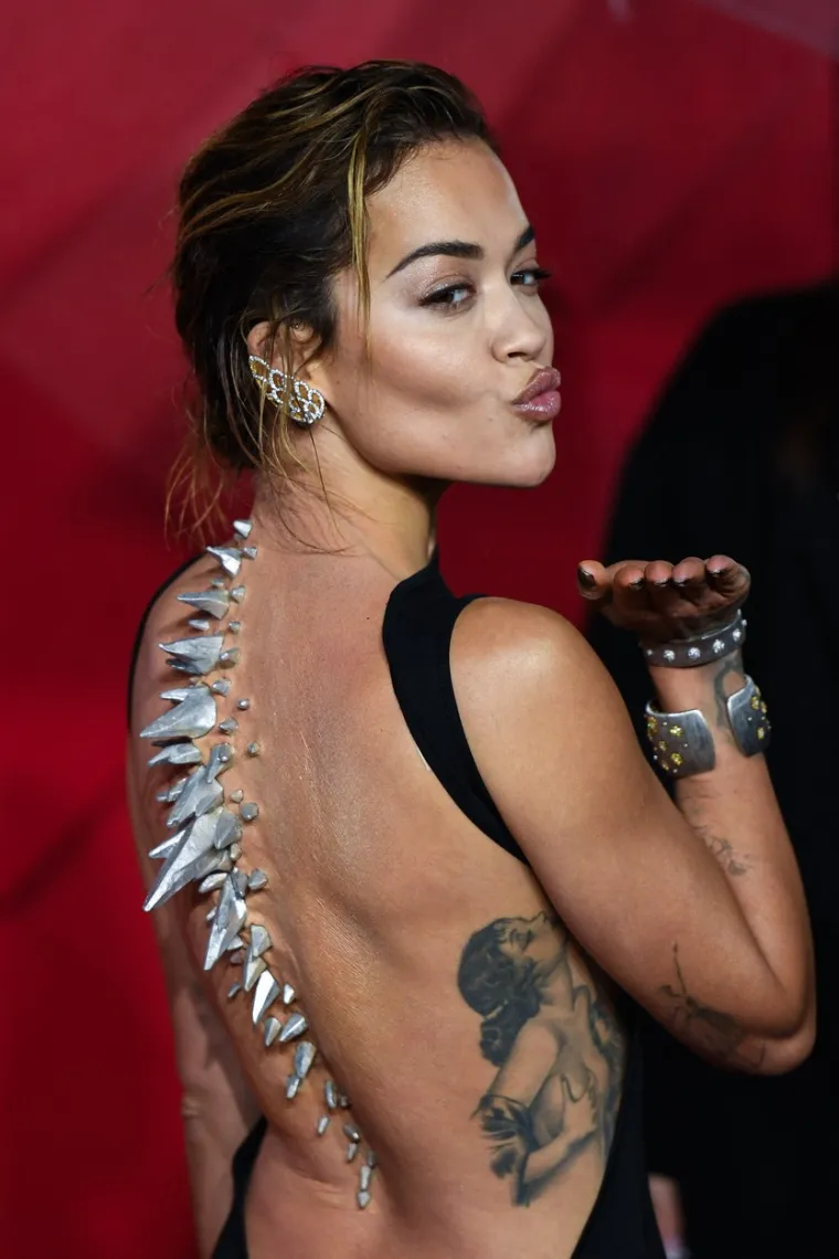 Rita Ora na dodjeli nagrade Fashion Awards 2023.