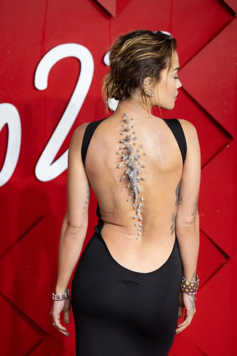 Rita Ora na dodjeli nagrade Fashion Awards 2023.
