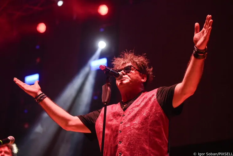 Dražen Žerić Žera, Crvena Jabuka