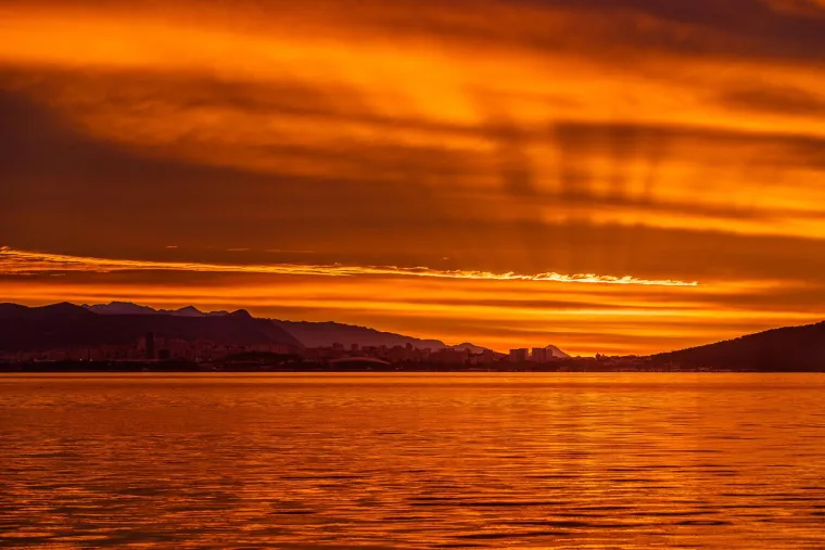 Prekrasno svitanje: Pogledajte kako je sunce jutros obasjalo Split i Biokovo