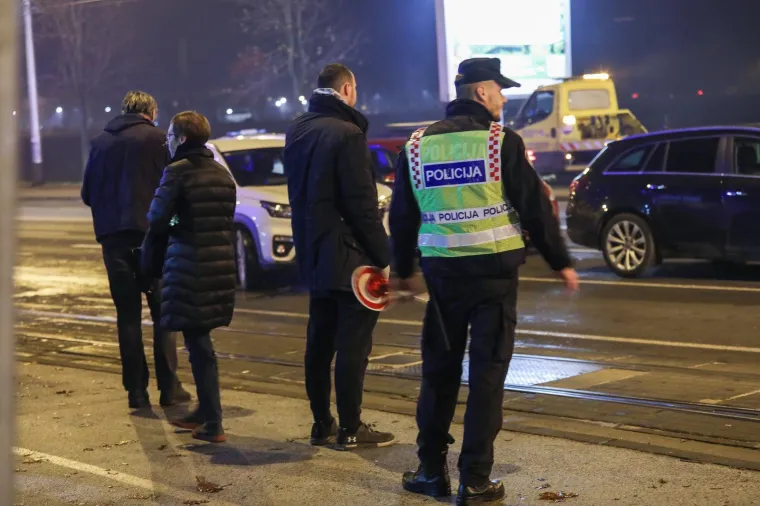 Policijska akcija u Maksimiru u kojoj su uhicena četiri muškarca na zbog sumnje da su provaljivali u stanove