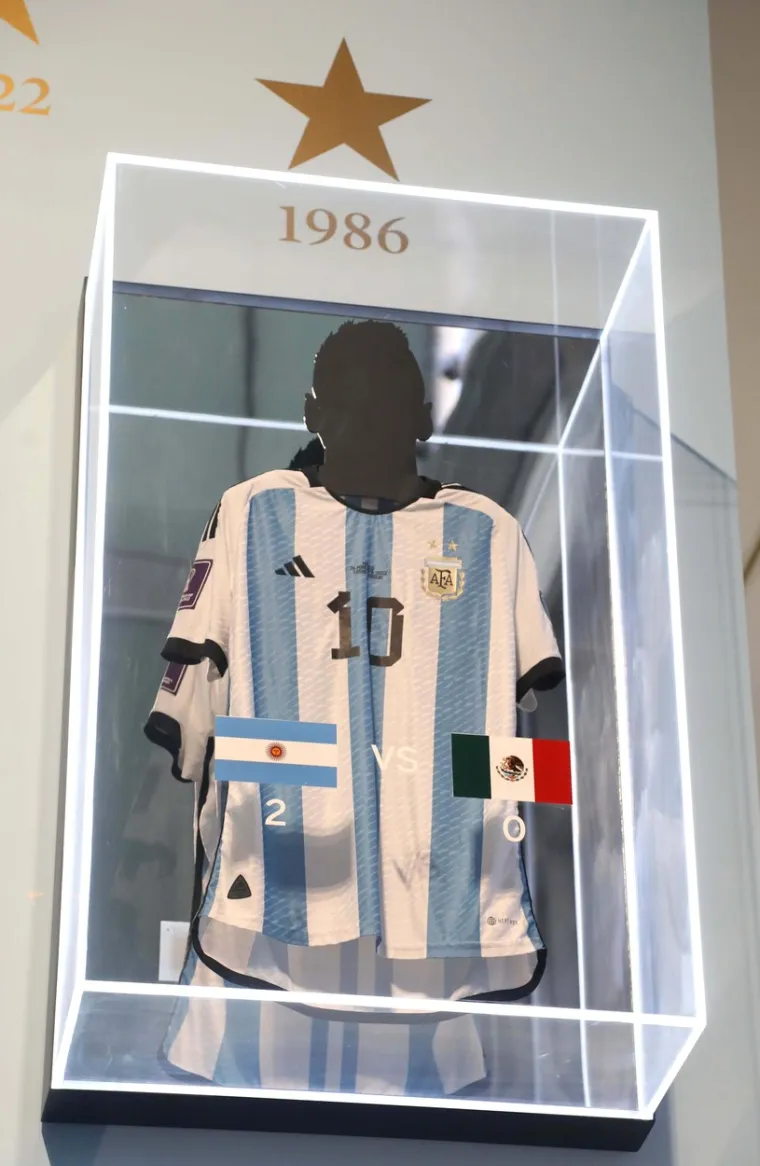 Prodano &scaron;est dresova koje je Messi nosio na Mundijalu u Katru: 'Jedan od najvažnijih trenutaka u sportu'