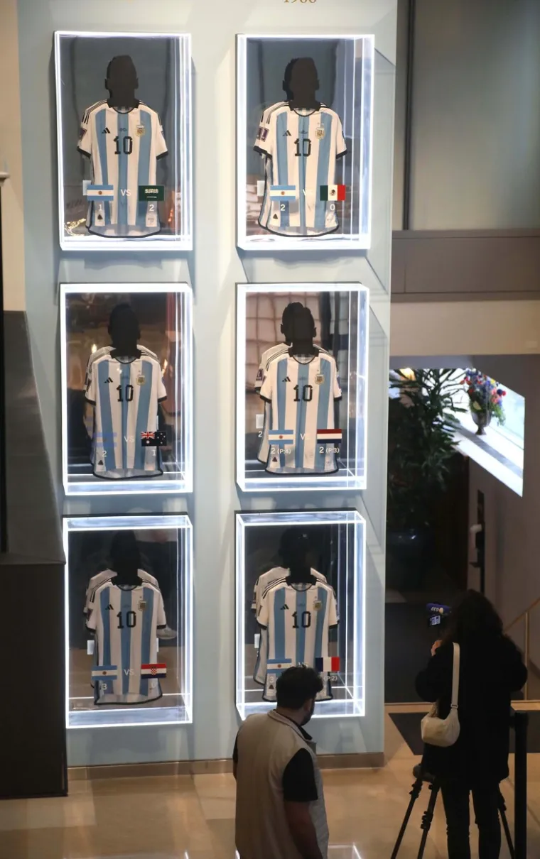 Prodano &scaron;est dresova koje je Messi nosio na Mundijalu u Katru: 'Jedan od najvažnijih trenutaka u sportu'