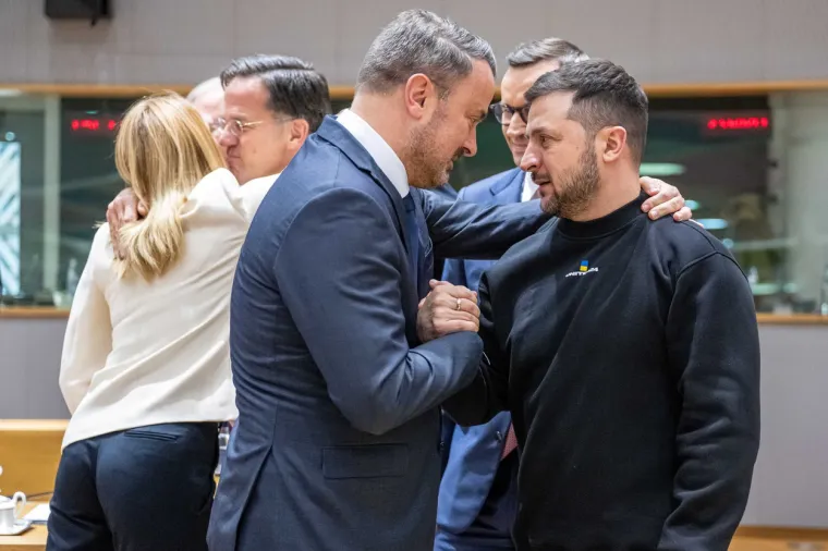 Čestitke Zelenskom pristižu sa svih strana: Pogledajte kako se srdačno zagrlio s Plenkovićem