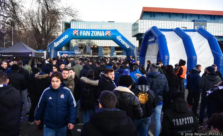 Gužva pred Maksimirom: Rijeka dinamovaca slijeva se na stadion, pogledajte &scaron;to se događalo uoči derbija