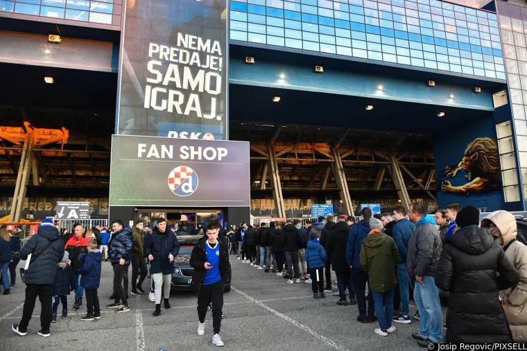 Gužva pred Maksimirom: Rijeka dinamovaca slijeva se na stadion, pogledajte &scaron;to se događalo uoči derbija
