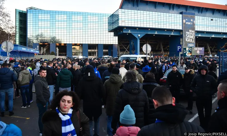 Gužva pred Maksimirom: Rijeka dinamovaca slijeva se na stadion, pogledajte &scaron;to se događalo uoči derbija