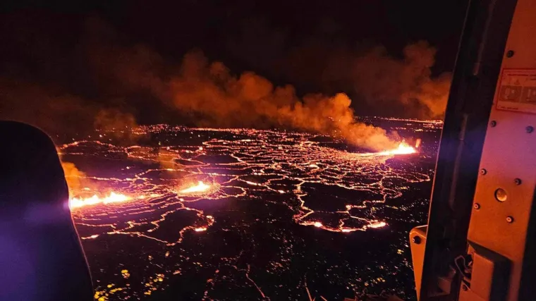 FOTO Kao iz filma katastrofe! Ovo su nevjerojatni prizori s Islanda: Lava guta sve pred sobom, građani evakuirani