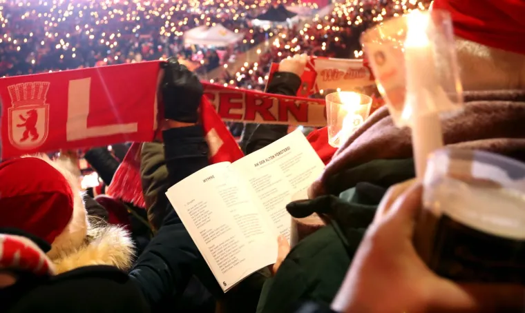 Sve je krenulo 2002. kada ih se okupilo samo 89: Danas je cijeli stadion premali za sve koji bi pjevali božićne pjesme