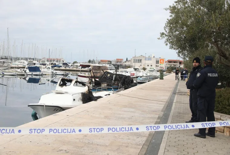 Gorjelo je u Pirovcu: Više brodova oštećeno u požaru, očevid u tijeku