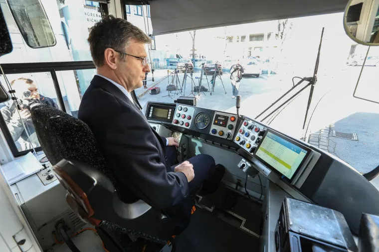 Prvi tramvaj iz Njemačke počeo je voziti po Zagrebu: 'Zahvaljujući radnicima, grafit je uklonjen'