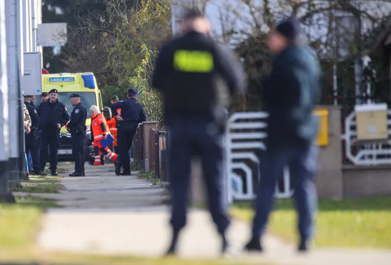 FOTO Ovako je izgledala blokada u Velikoj Gorici. Mu&scaron;karac ubio dvije žene, a potom i sebe. Traje očevid