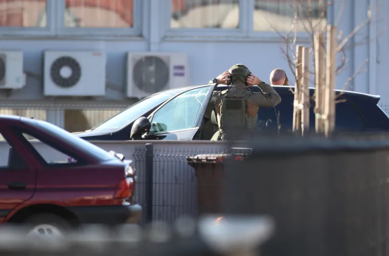 FOTO Ovako je izgledala blokada u Velikoj Gorici. Mu&scaron;karac ubio dvije žene, a potom i sebe. Traje očevid