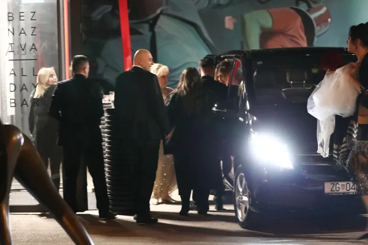 Prve fotografije vjenčanja Sandre Perković: Pogledajte tko je sve stigao na svadbenu svečanost