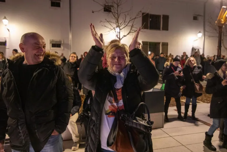 Pogledajte kako se Nova godina slavi u Splitu i Osijeku: Građani uživaju u nastupima poznatih izvođača