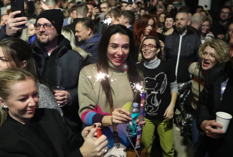 Prepuni trgovi diljem Hrvatske. Pogledajte kako se čekala Nova u Splitu, Osijeku, Šibeniku, Puli...