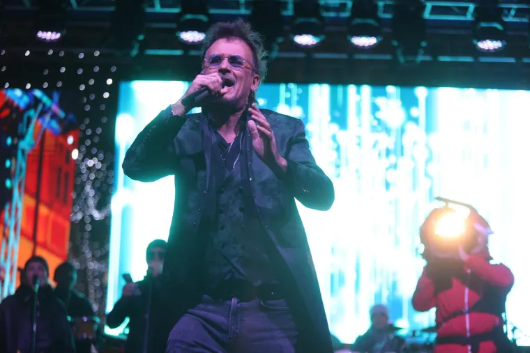  Rijeka - Građani Novu Godinu dočekuju uz Gibonnija na Korzu 