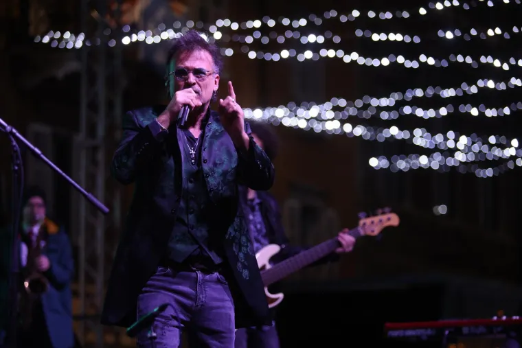  Rijeka - Građani Novu Godinu dočekuju uz Gibonnija na Korzu 