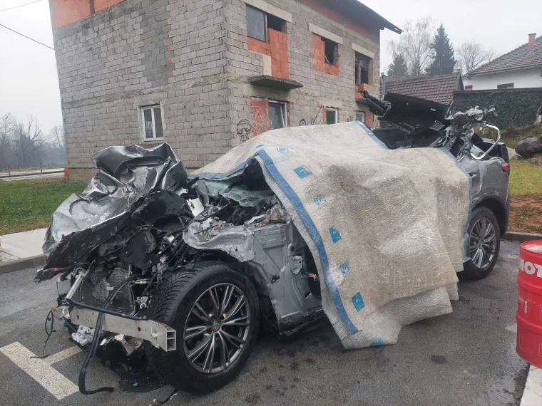 FOTO U potpunosti smrskani! Ovo je ostalo od automobila koji su sudjelovali u nesreći kod tunela Sveti Marko