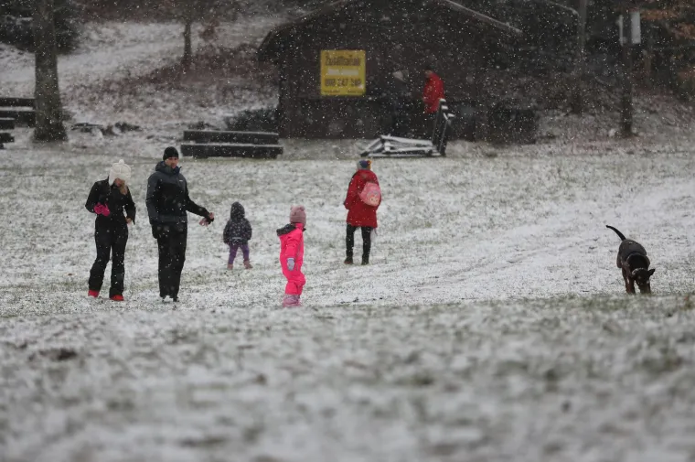 Prvi ovogodi&scaron;nji snijeg zabijelio je Sljeme: Vrh Medvednice odi&scaron;e zimskom atmosferom