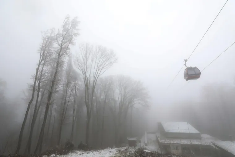 Prvi ovogodi&scaron;nji snijeg zabijelio je Sljeme: Vrh Medvednice odi&scaron;e zimskom atmosferom