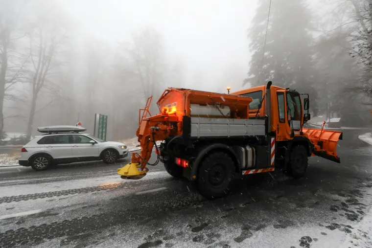 Prvi ovogodi&scaron;nji snijeg zabijelio je Sljeme: Vrh Medvednice odi&scaron;e zimskom atmosferom