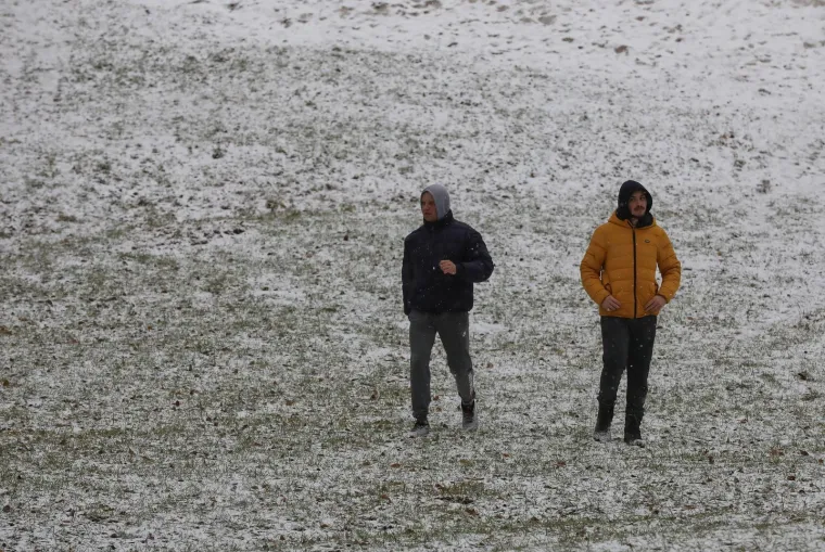 Prvi ovogodi&scaron;nji snijeg zabijelio je Sljeme: Vrh Medvednice odi&scaron;e zimskom atmosferom