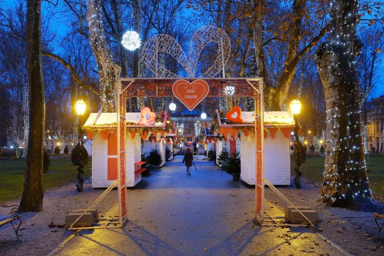 Zadnjeg dana Adventa u Zagrebu potpuno je drugačija atmosfera: Teško da ćete danas pogledati sjetnije slike