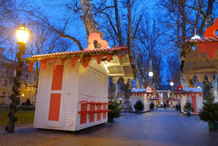 Zadnjeg dana Adventa u Zagrebu potpuno je drugačija atmosfera: Teško da ćete danas pogledati sjetnije slike