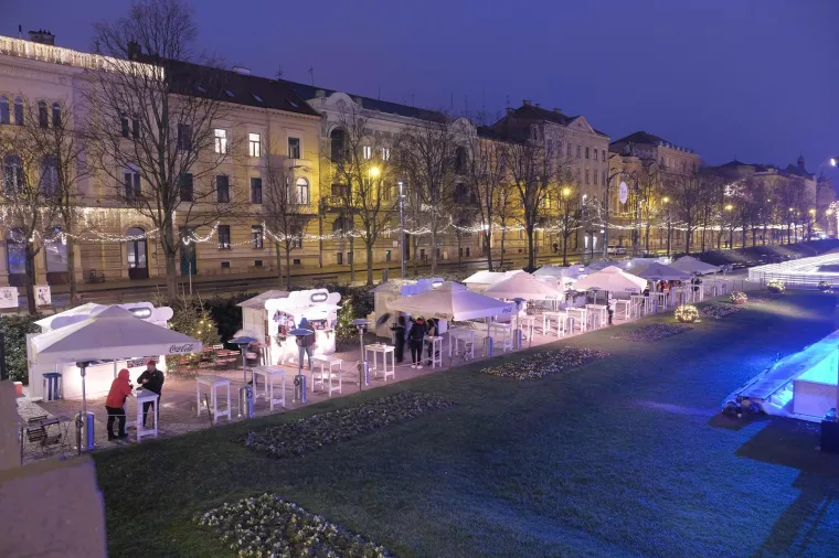 Zadnjeg dana Adventa u Zagrebu potpuno je drugačija atmosfera: Teško da ćete danas pogledati sjetnije slike