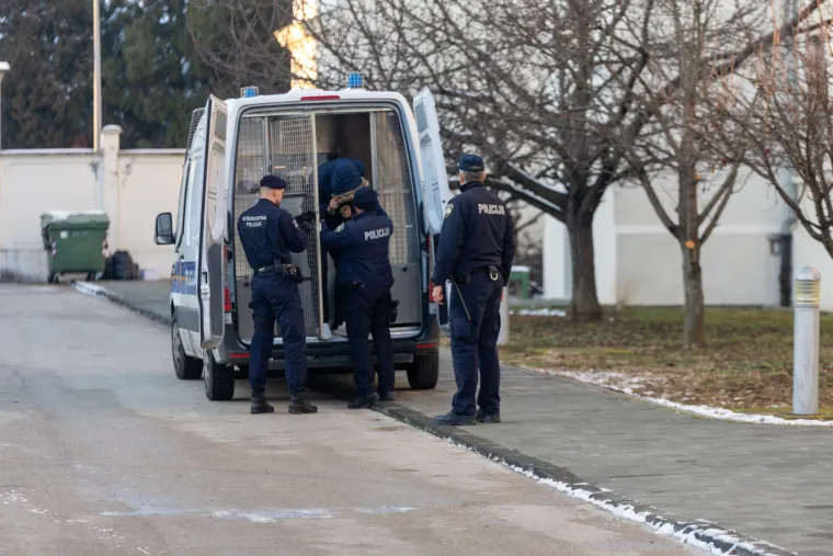 Mlatili bez srama, a sad manji od makova zrna! Pogledajte privođenje huligana koji su pretukli dječake u Vukovaru