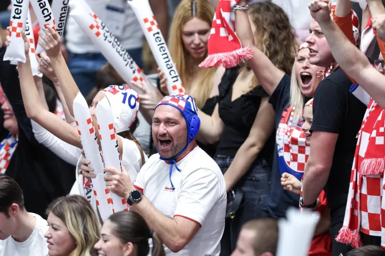 Mladost je bila premala za sve koji su željeli vidjeti finale uživo: Politička elita našla je svoje mjesto u prvom redu