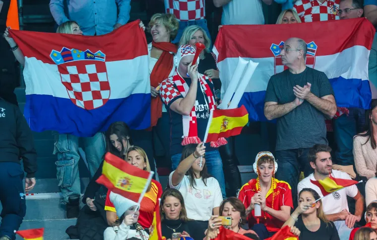 Mladost je bila premala za sve koji su željeli vidjeti finale uživo: Politička elita našla je svoje mjesto u prvom redu