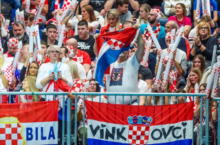 Mladost je bila premala za sve koji su željeli vidjeti finale uživo: Politička elita našla je svoje mjesto u prvom redu