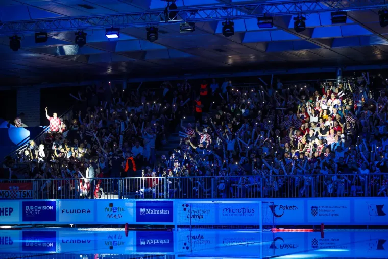 Mladost je bila premala za sve koji su željeli vidjeti finale uživo: Politička elita našla je svoje mjesto u prvom redu