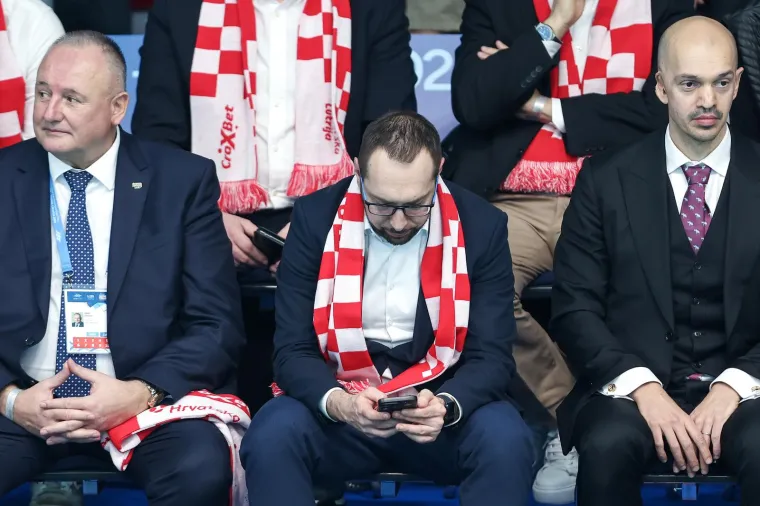 Mladost je bila premala za sve koji su željeli vidjeti finale uživo: Politička elita našla je svoje mjesto u prvom redu
