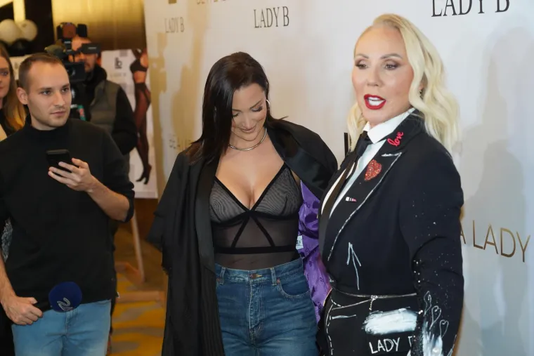 Proizvod je stoga opisala kao "jedinstven na trži&scaron;tu", pa nadodala da njezina ideja: "Označava novo poglavlje u industriji."