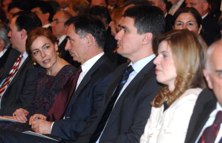Crveni tepih ispred HNK, 'Ćaća' i Mesić u loži, stigao i Manolić: Hrvatska prije 15 godina ušla u NATO