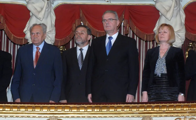 Crveni tepih ispred HNK, 'Ćaća' i Mesić u loži, stigao i Manolić: Hrvatska prije 15 godina ušla u NATO